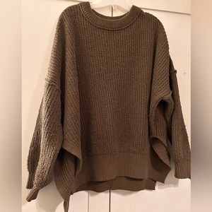 Aerie size large oversized olive green sweater with side slits. Good condition